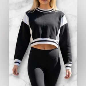 Hollister Black White Colorblock Cropped Sweater Knit Size M